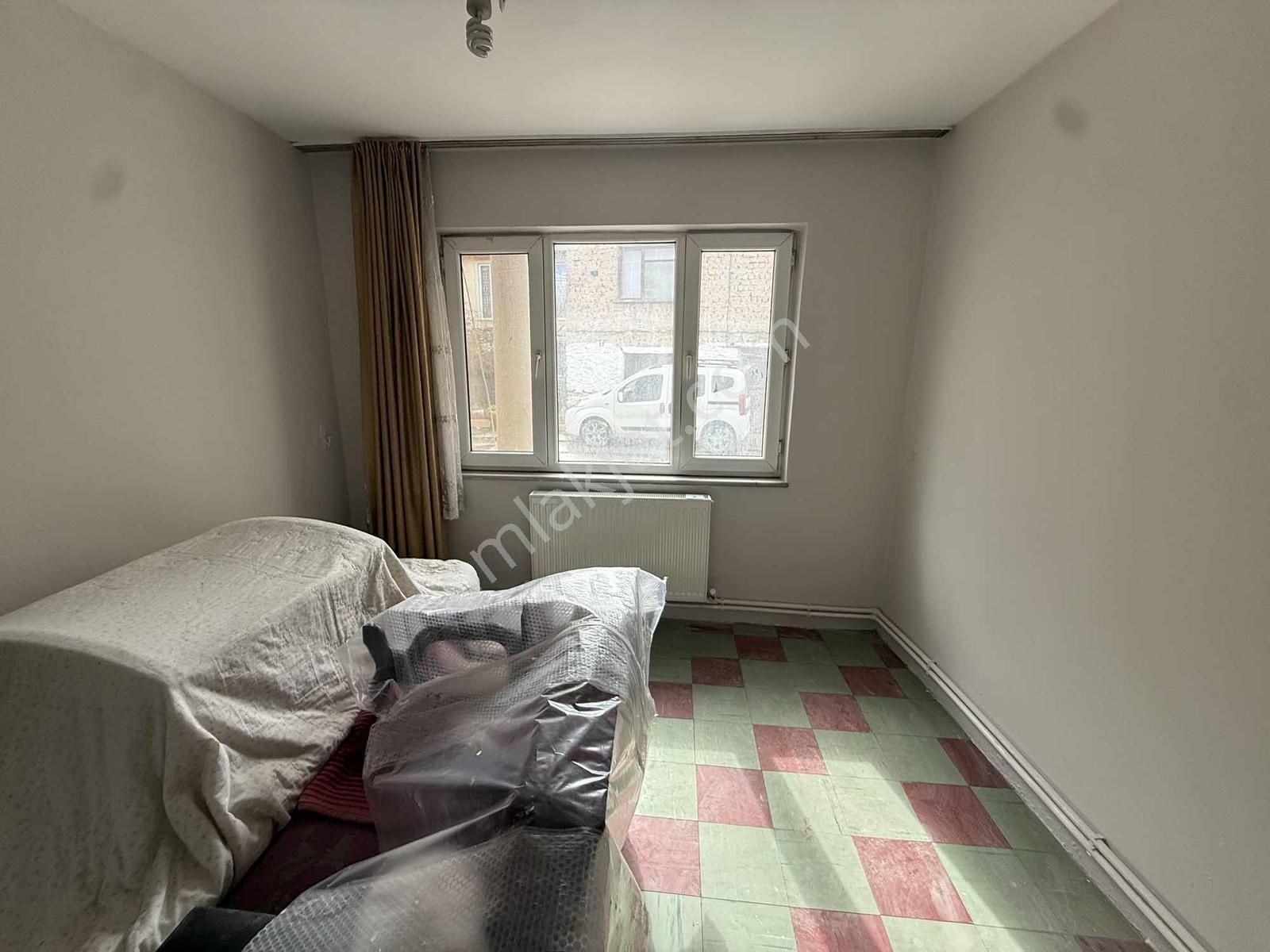 Göle 300 Metre, 247 M2 Arsa İçerisinde 2 Katlı Müstakil Ev - Görsel 16