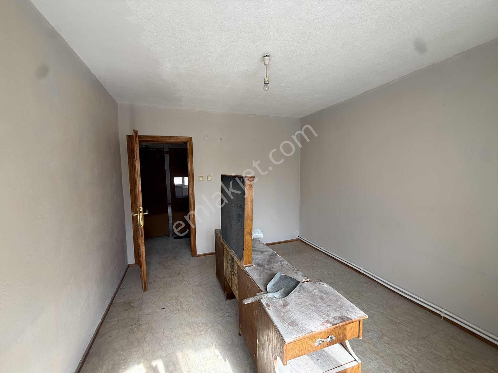 Göle 300 Metre, 247 M2 Arsa İçerisinde 2 Katlı Müstakil Ev - Görsel 5