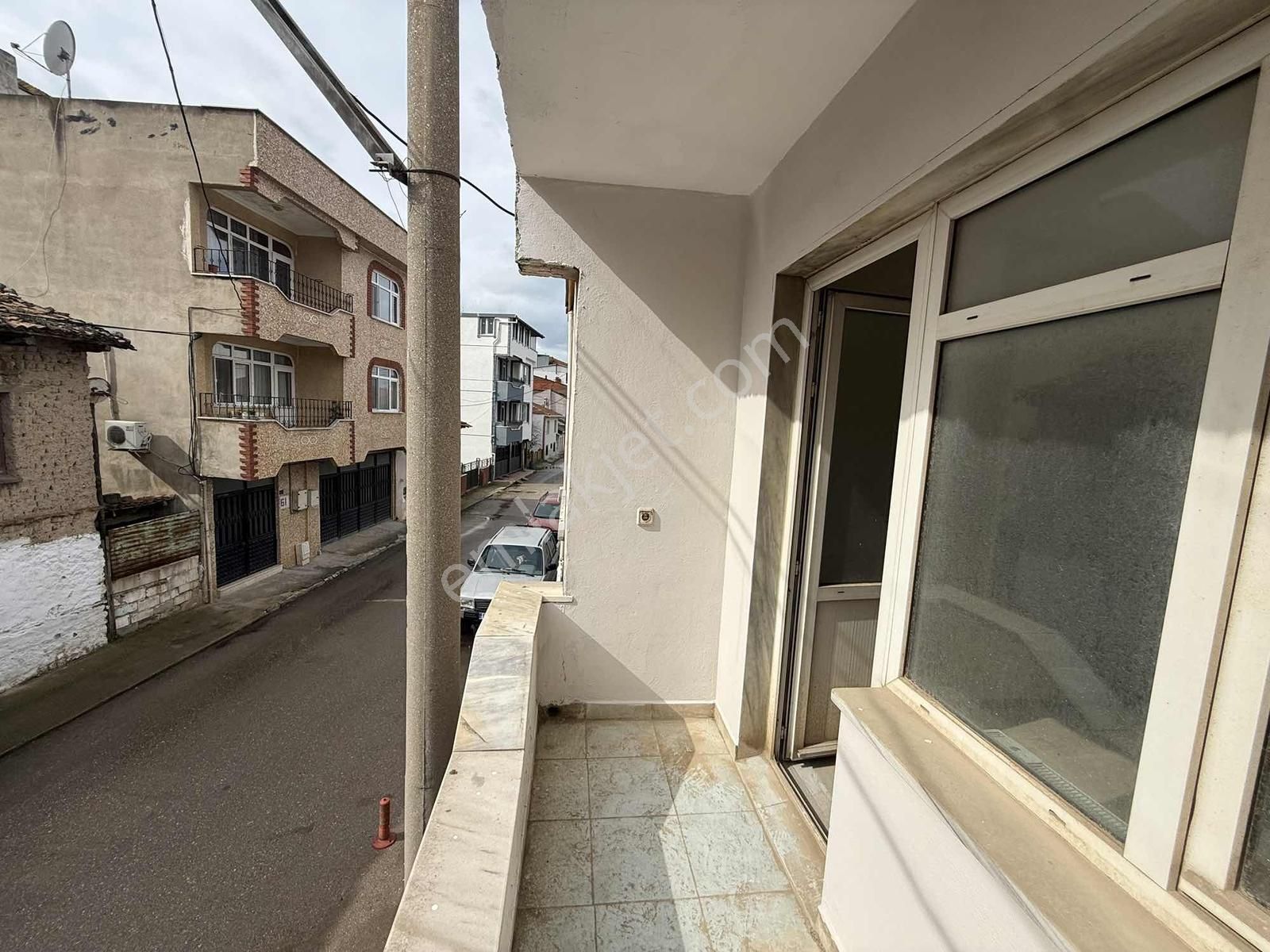 Göle 300 Metre, 247 M2 Arsa İçerisinde 2 Katlı Müstakil Ev - Görsel 6