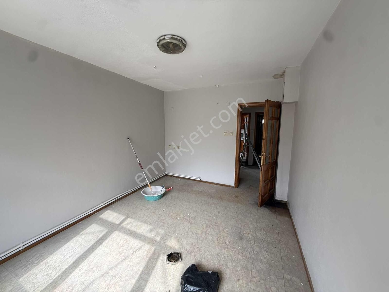 Göle 300 Metre, 247 M2 Arsa İçerisinde 2 Katlı Müstakil Ev - Görsel 12