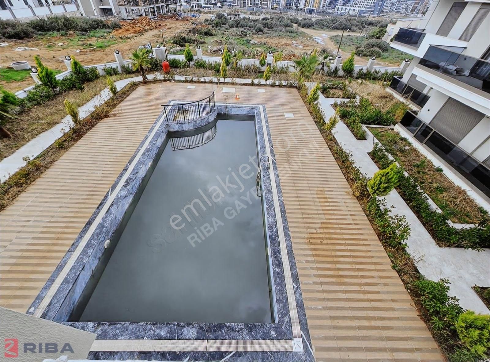 Sibel Oskanbaş'tan Geniş Ferah Havuzlu Sitede Daire - Görsel 13
