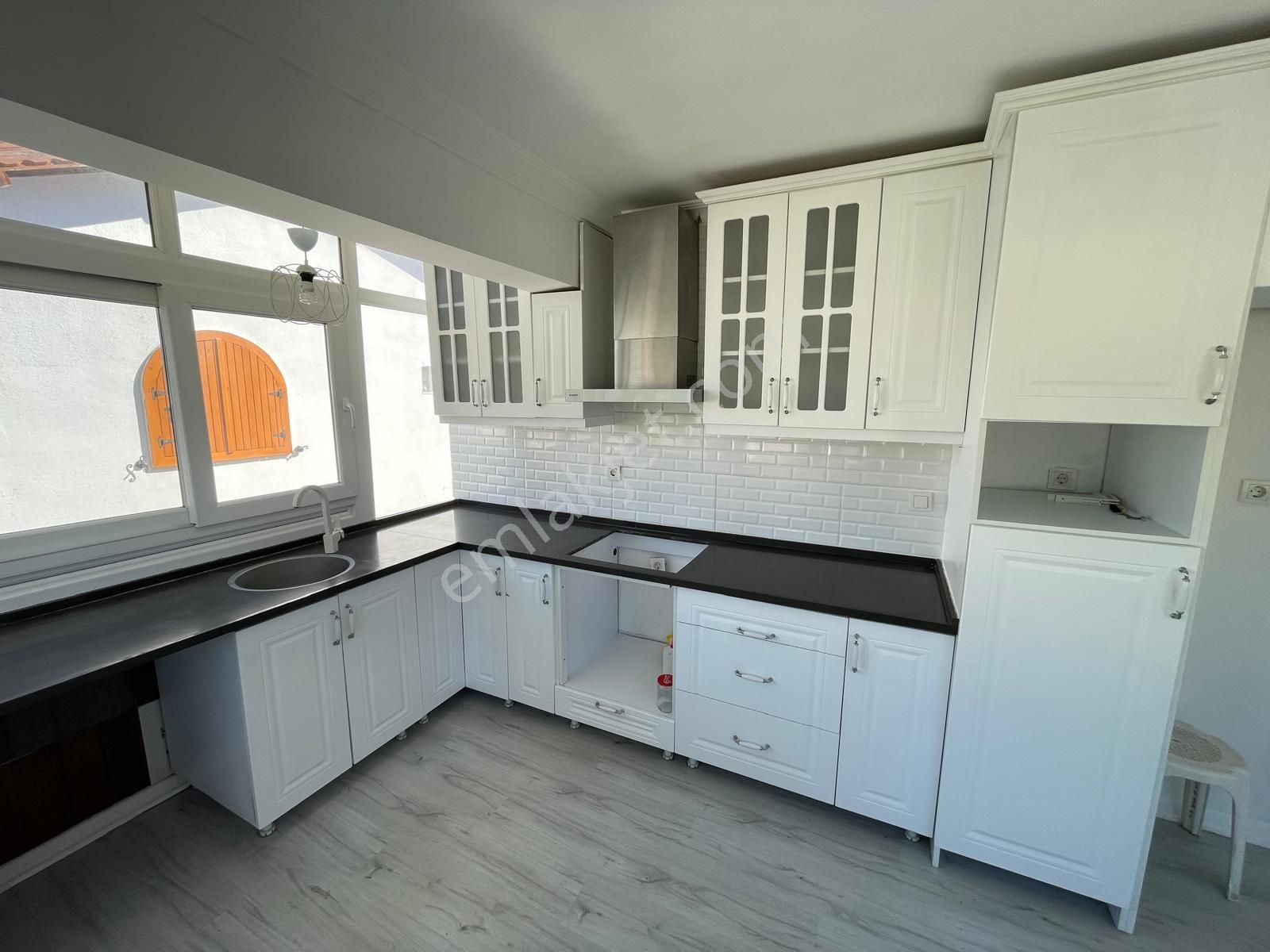 Turyap Çeşme Alaçatı Ağaçlı Yol Sakızlarda Kiralık 2+1 Daire - Görsel 11