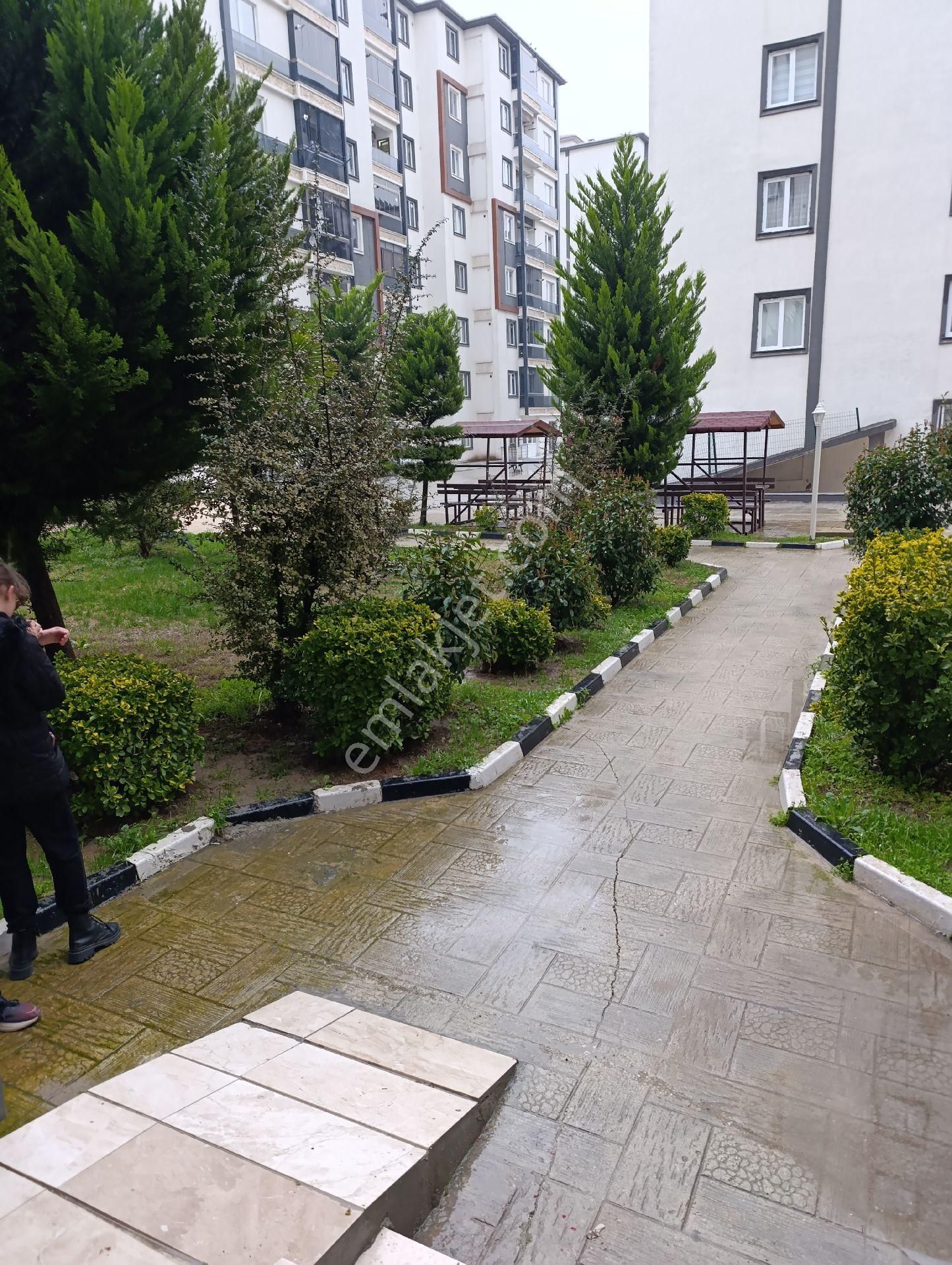 Sahibinden Site İçerisnde Güvenlkli Otoparklı Havuzlu 2+1 Daire