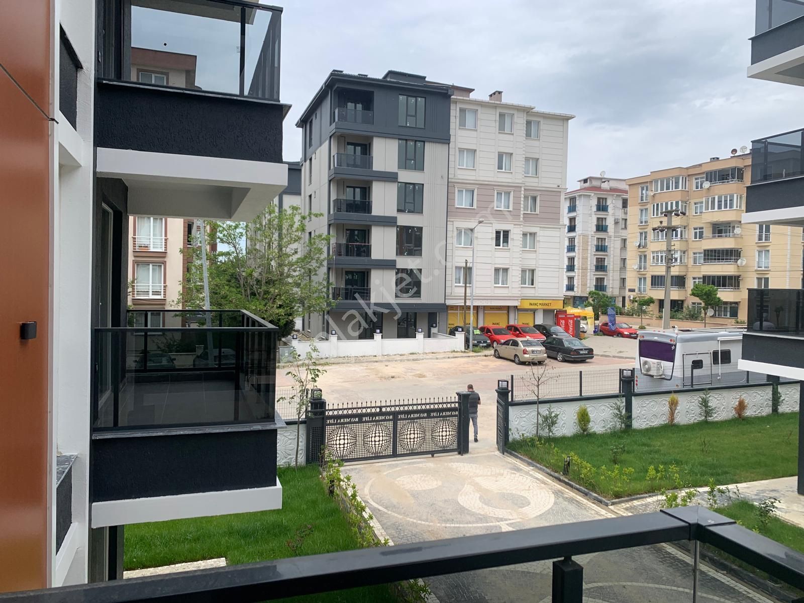 Molla Team'den Rumeli'de Havuz Manzaralı Kiralık 1+1 Lüks Daire - Görsel 3