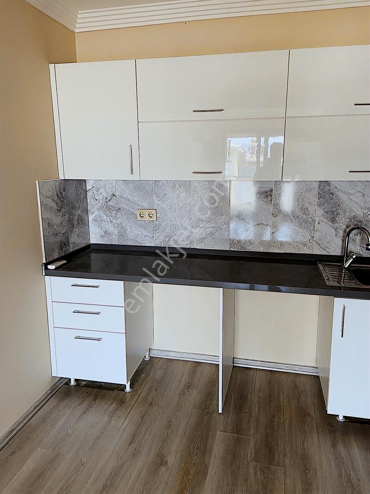 Bornova Evka 3te Satılık 1+1 Via Zone Projesi Dairesi - Görsel 4