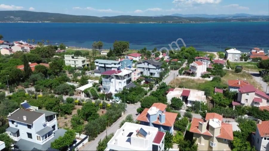 Urla Gülbahçe'de 4 Katlı Muhteşem Bir Yazlık.