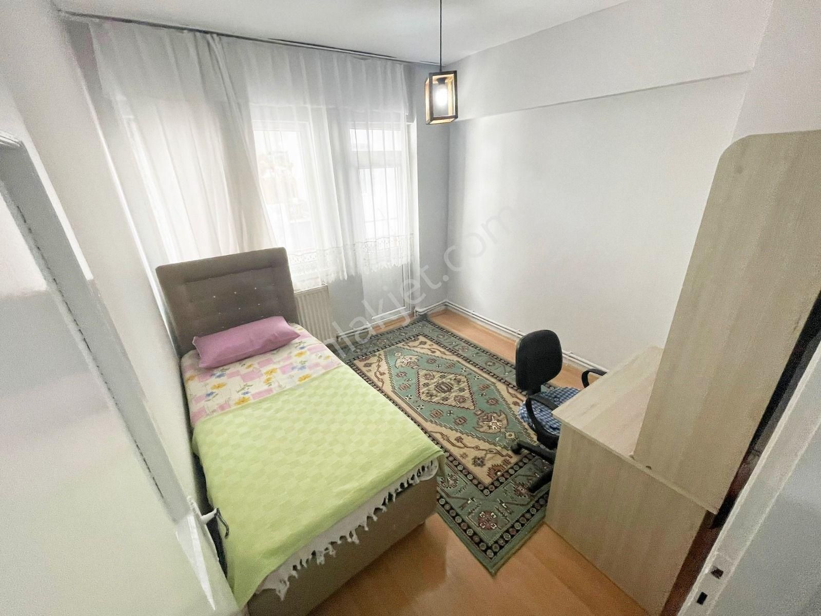 Sincan Mareşalda 2+1 Ara Kat Bağımsız Eşyalı Merkezi Konumda Daire - Görsel 12