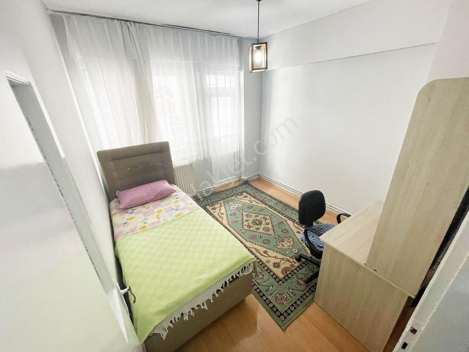 Sincan Mareşalda 2+1 Ara Kat Bağımsız Eşyalı Merkezi Konumda Daire - Görsel 11