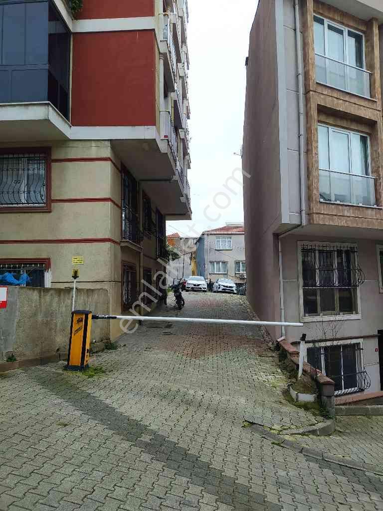 Ünalan Tuna Sokak’ta 2012 Yapımı 4. Kat – Otoparklı & Asansörlü - Görsel 30