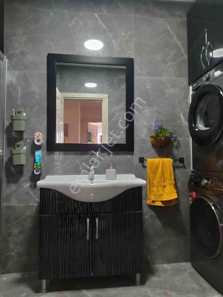 Ünalan Tuna Sokak’ta 2012 Yapımı 4. Kat – Otoparklı & Asansörlü - Görsel 21