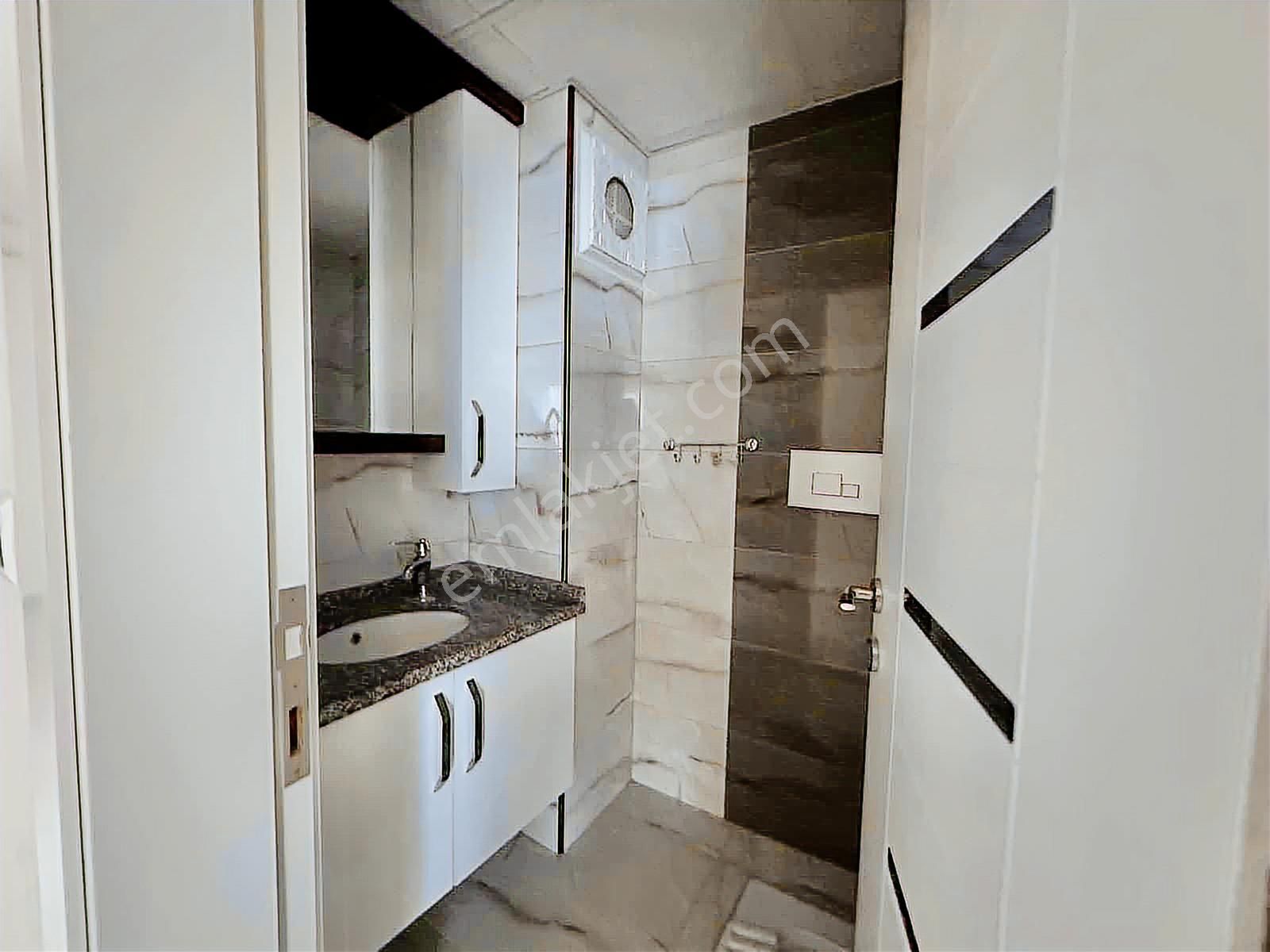 Zeytinköy'de Arakat 2+1 Eşyalı Daire - Görsel 11