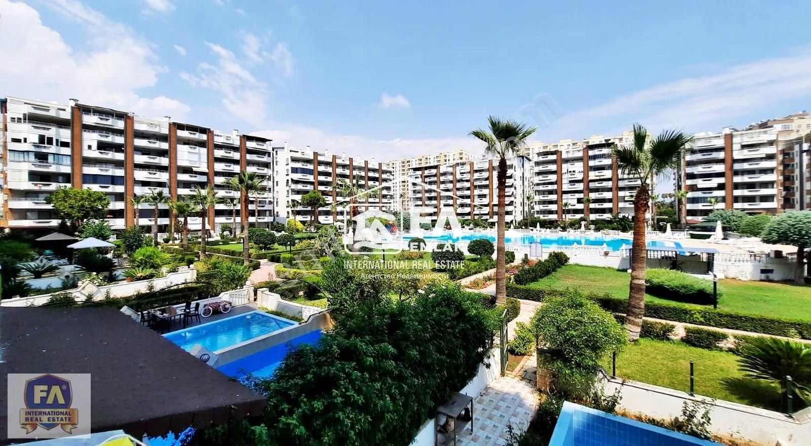 Fa'dan Altınörende 1'de Deniz Havuz Bahçe Manzaralı 2+1 Daire