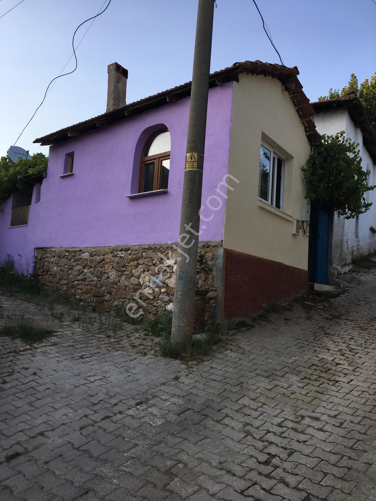 Torbalı'da Yatırıma Uygun Eşyalı Satılık Müstakil Köy Evi!