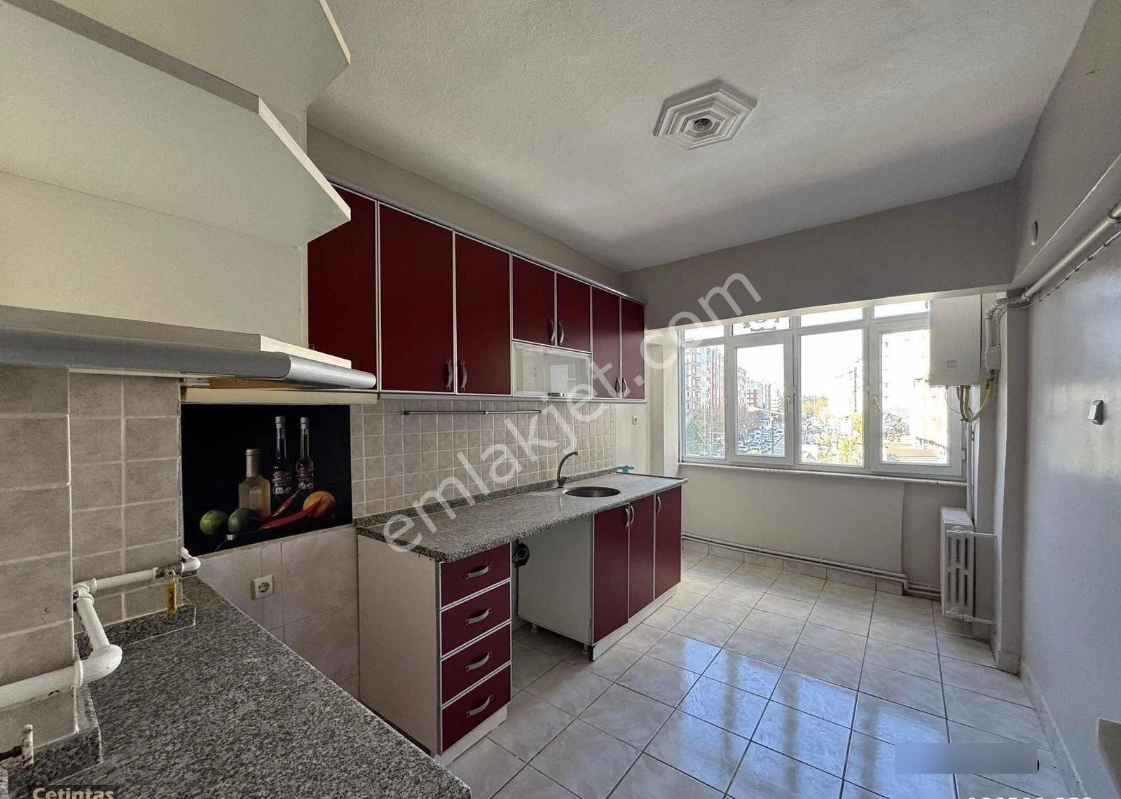 Esparkın Hemen Yanında Cadde Üzeri Kiralık 2+1 - Görsel 5