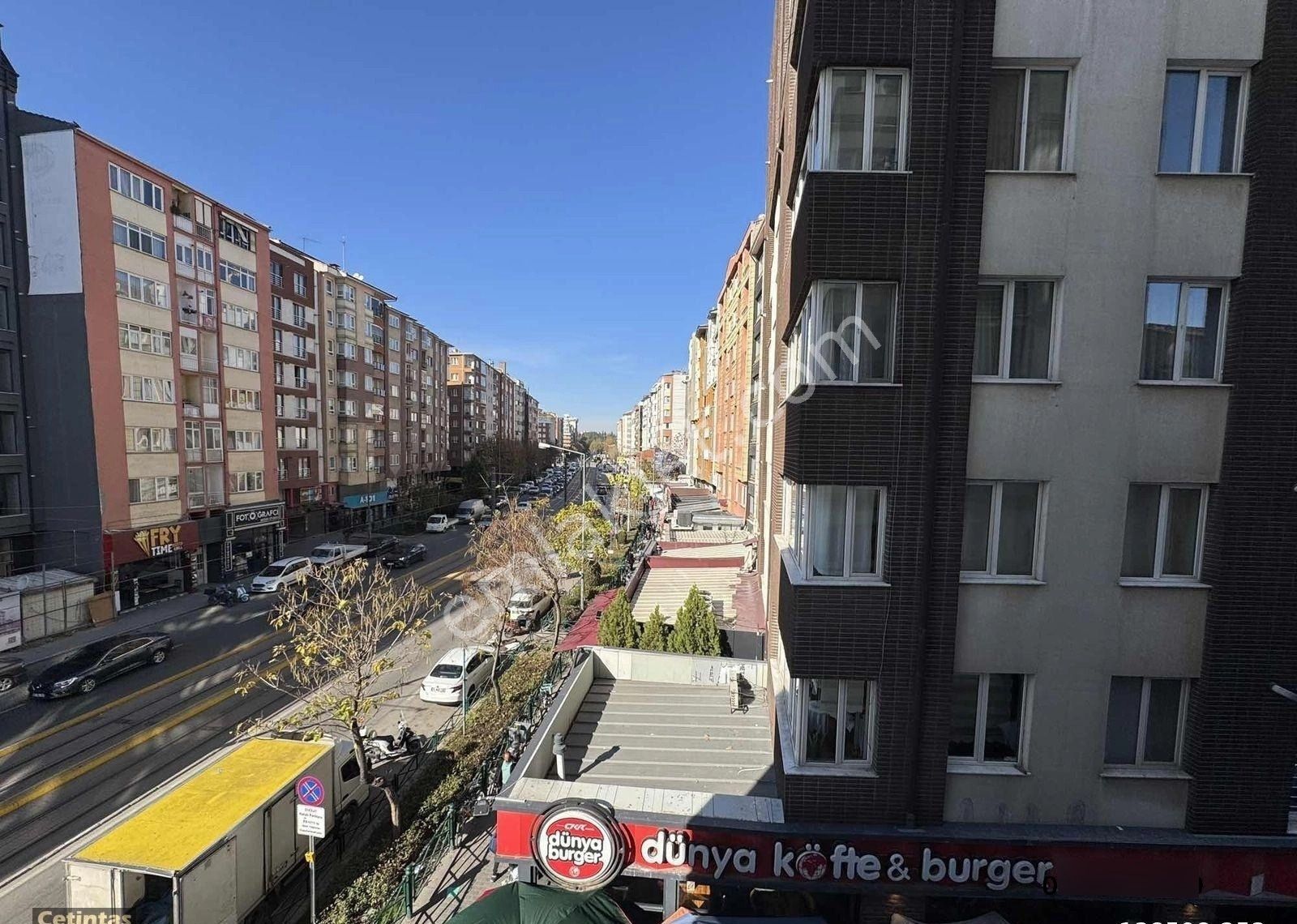 Esparkın Hemen Yanında Cadde Üzeri Kiralık 2+1 - Görsel 2