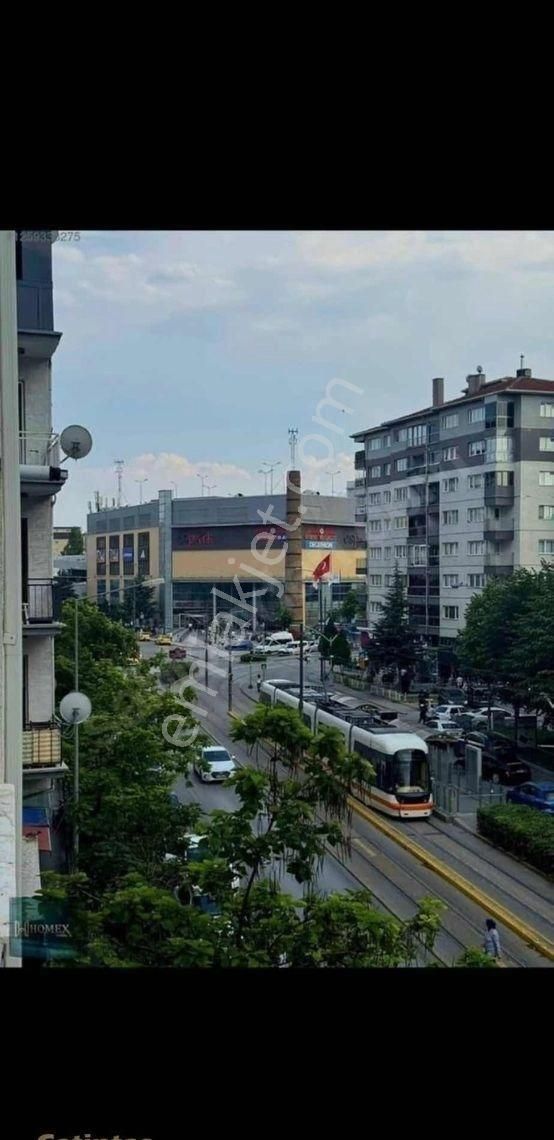 Esparkın Hemen Yanında Cadde Üzeri Kiralık 2+1