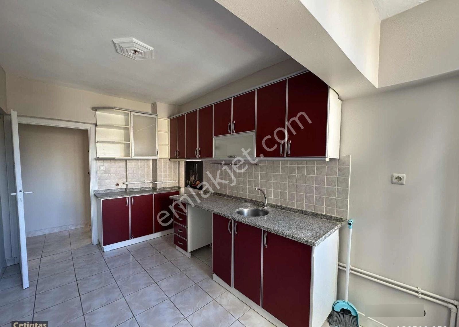 Esparkın Hemen Yanında Cadde Üzeri Kiralık 2+1 - Görsel 12