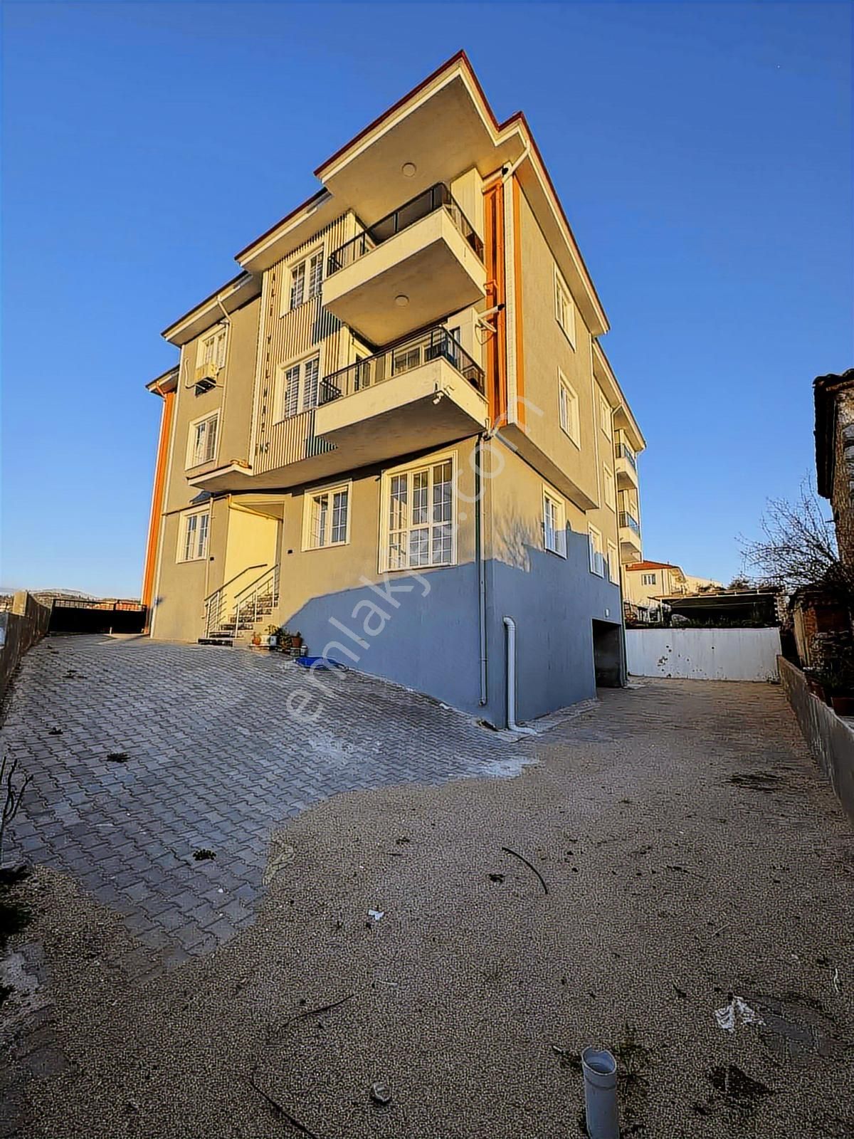 Muğla Menteşe Bayır Kiralık 2+1 Sıfır Yerden Isıtmalı Daire