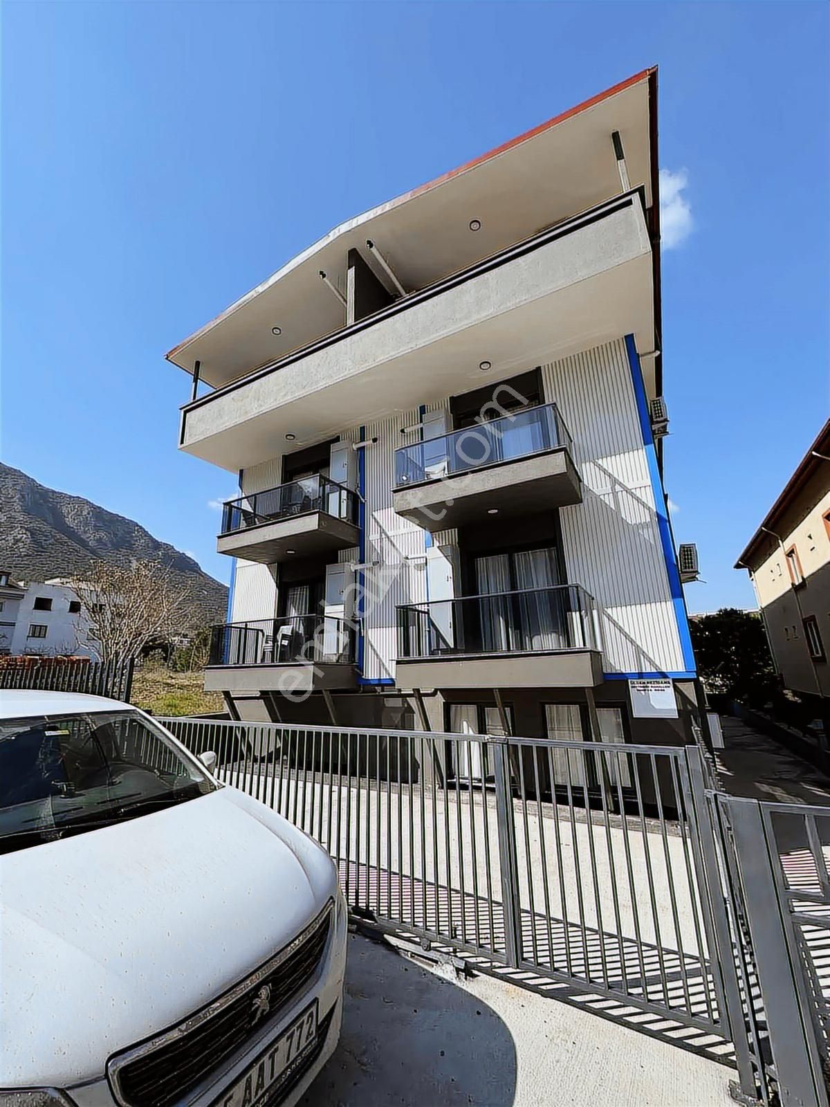 Zeytinköy De Adli Tıp Karşısında Balkonlu Lüks Apartlar