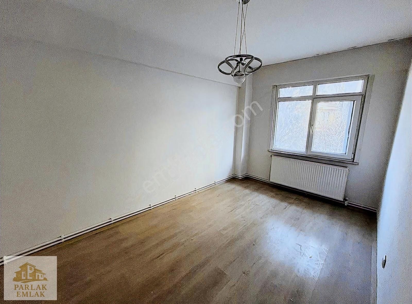 Parlak'tan Merkez^e Semt Pazarına Yakın 2+1 İçi Yenilenmiş Daire - Görsel 11