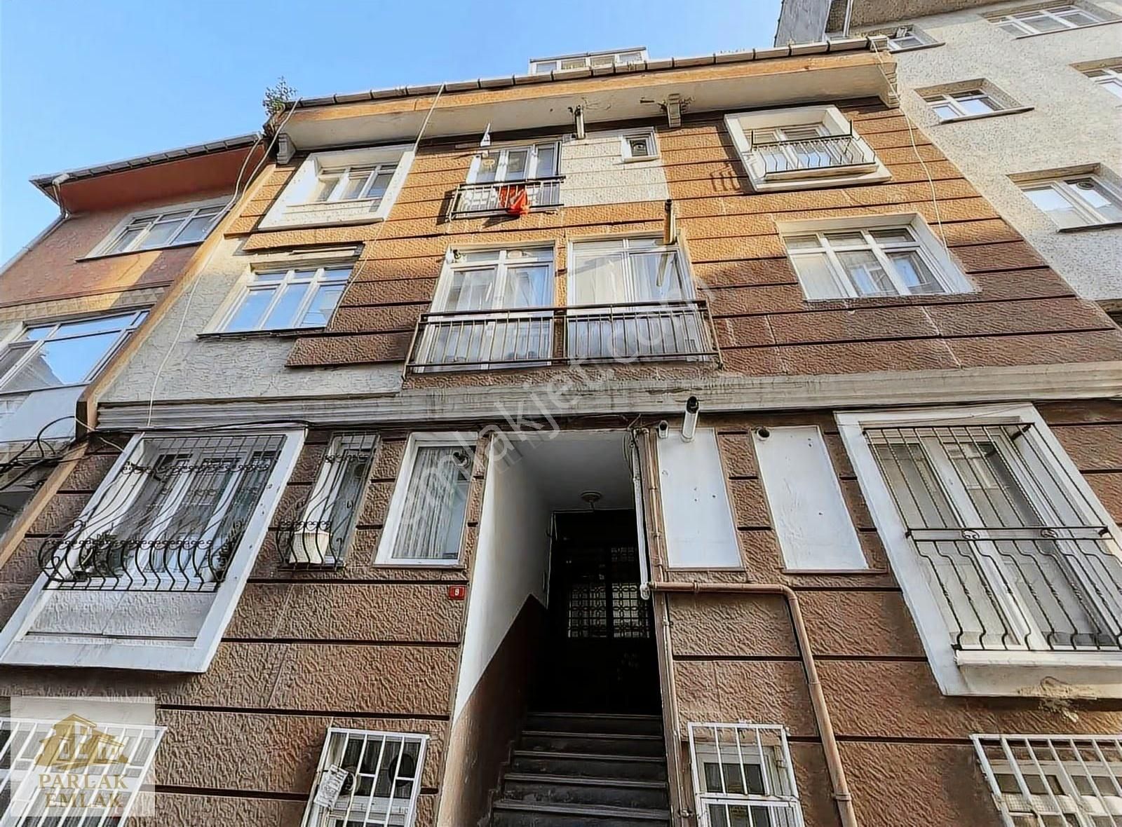 Parlak'tan Merkez^e Semt Pazarına Yakın 2+1 İçi Yenilenmiş Daire