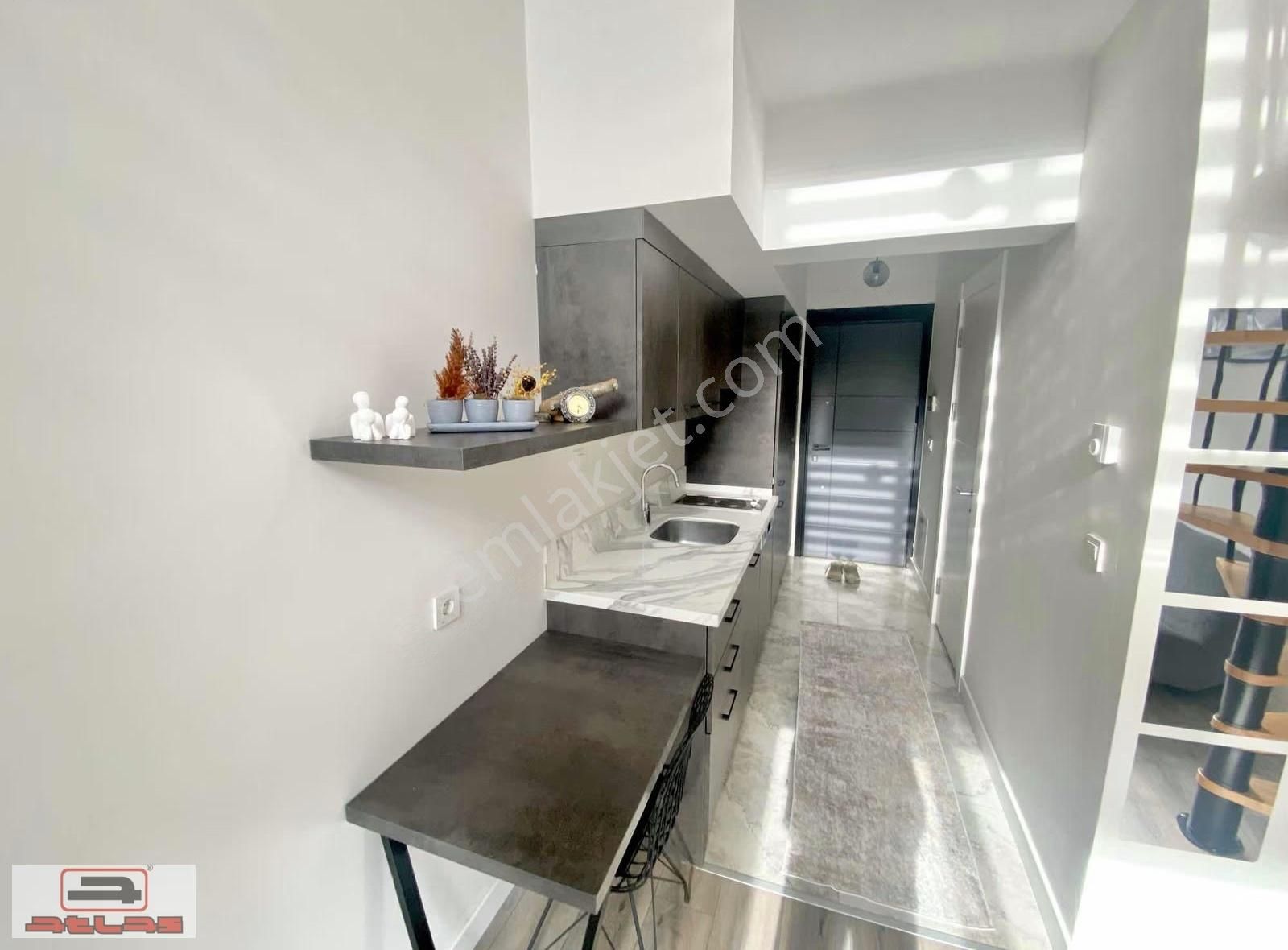 Atlas Emlak Hazır Kiracılı Satılık 1+1 Loft Lüks Eşyalı - Görsel 12