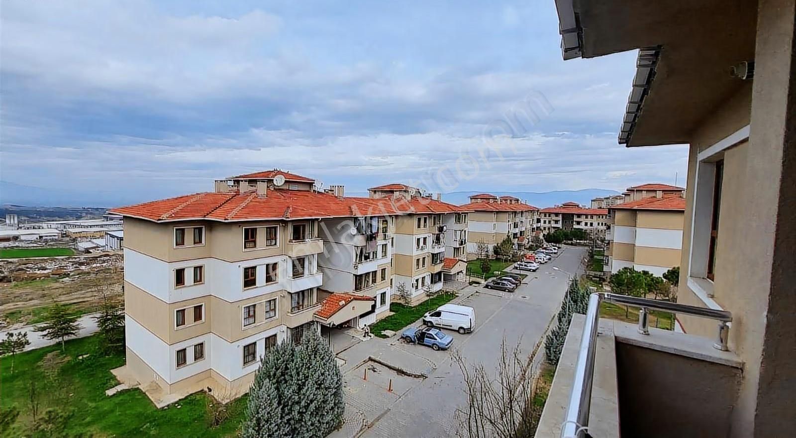 Toki'de Kullanışlı Ada Mutfaklı Temiz 2+1 Daire - Görsel 19