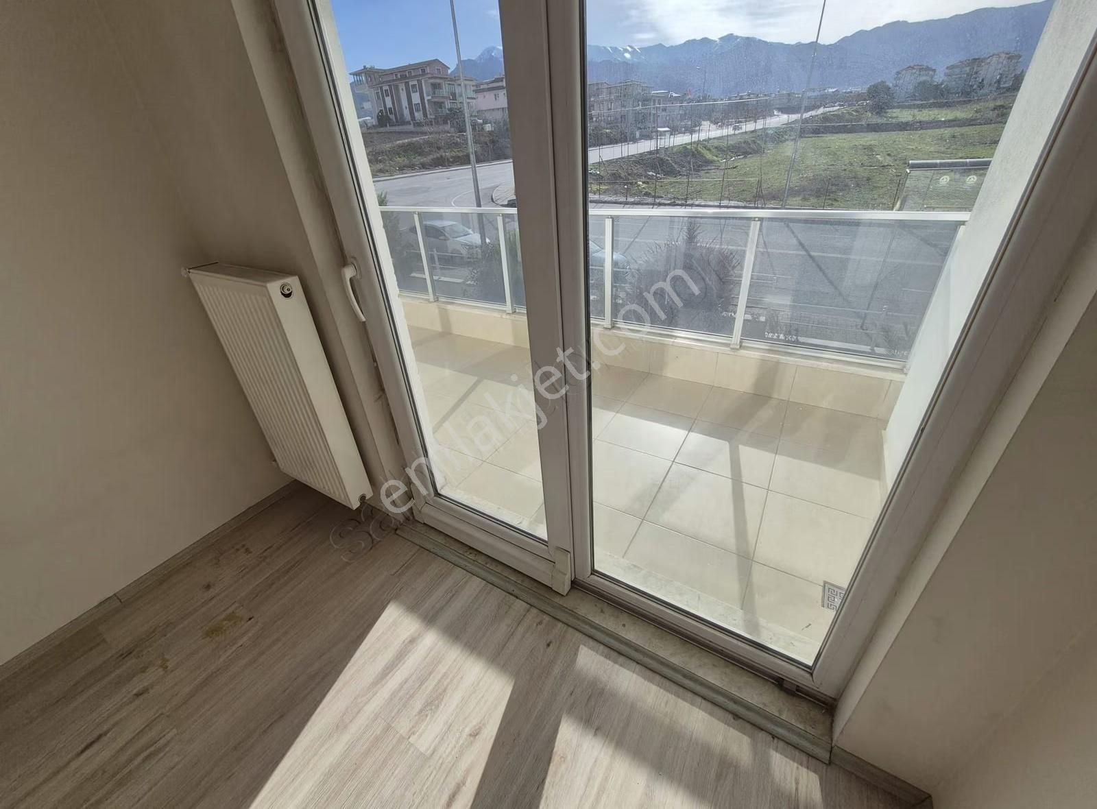 Mükemmel Lokasyonda Site İçi Kule Konutlarında Kiralık Daire - Görsel 3