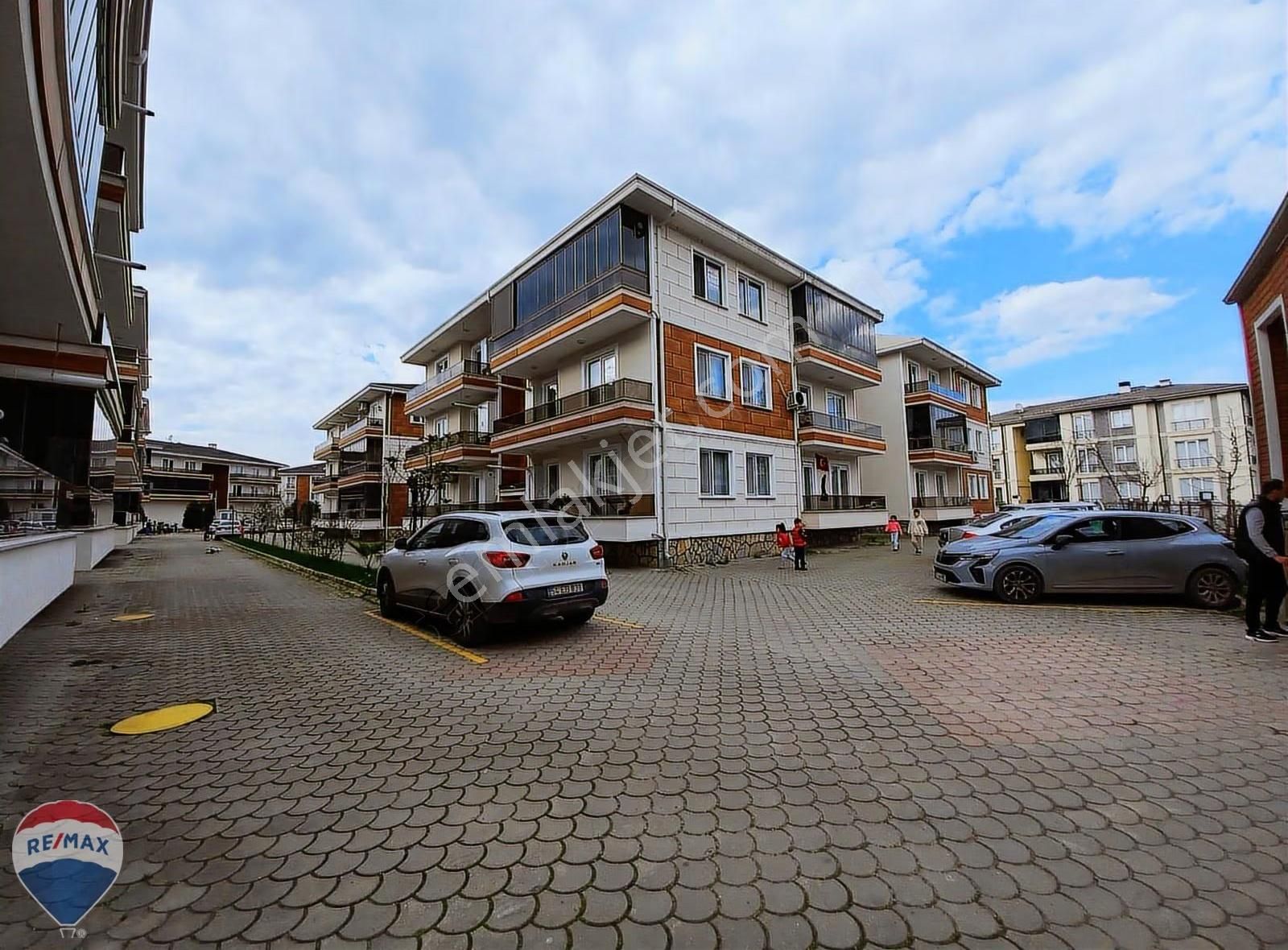 Remax Mavi-çağer Yazlık Loca 3 Sitesi Öncephe Depolu 3+1 Kiralık - Görsel 24