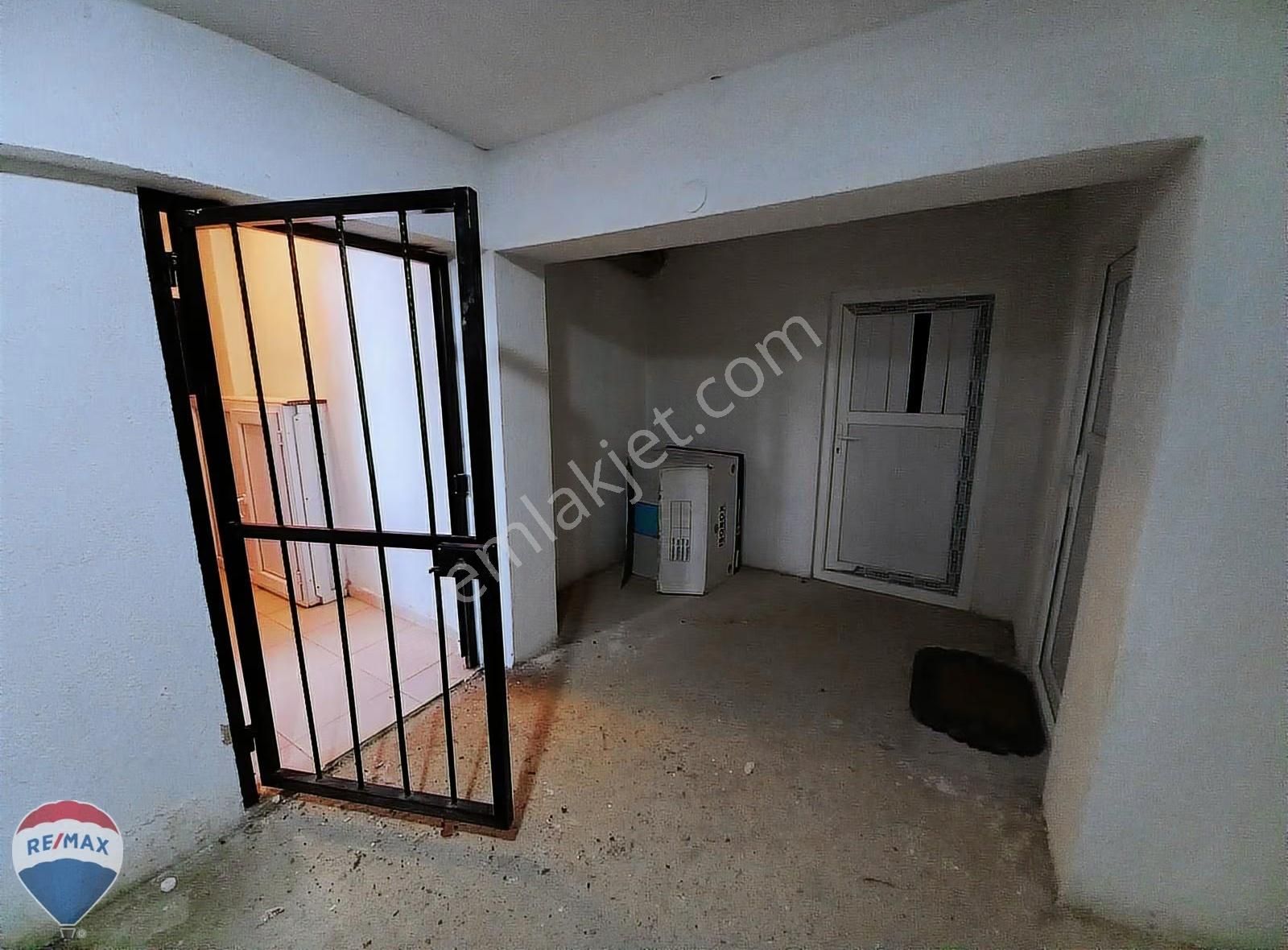Remax Mavi-çağer Yazlık Loca 3 Sitesi Öncephe Depolu 3+1 Kiralık - Görsel 2