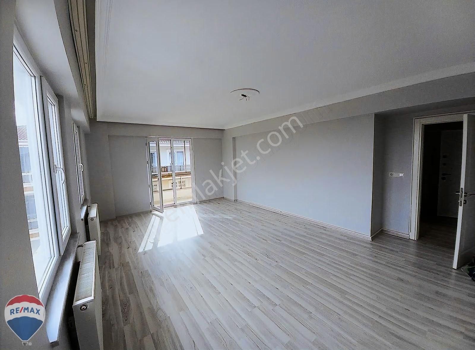 Remax Mavi-çağer Yazlık Loca 3 Sitesi Öncephe Depolu 3+1 Kiralık - Görsel 10
