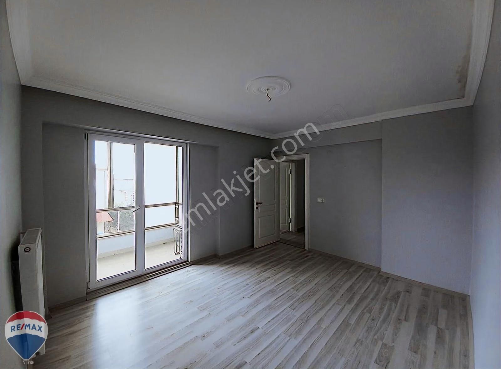 Remax Mavi-çağer Yazlık Loca 3 Sitesi Öncephe Depolu 3+1 Kiralık - Görsel 13