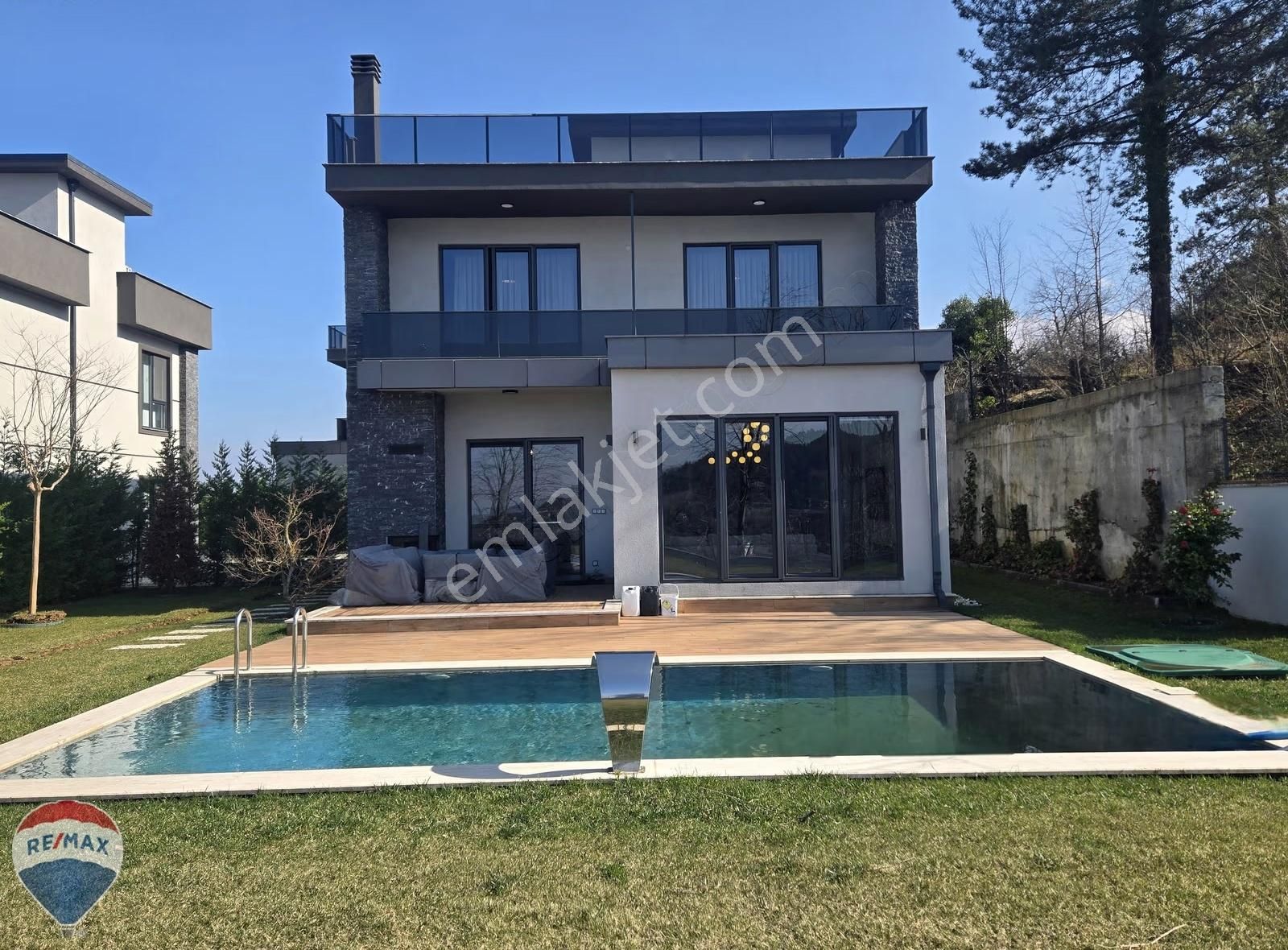 Remax Göl Ve Doğa Manzaralı M. Havuzlu, Bahçeli Lüks Villa