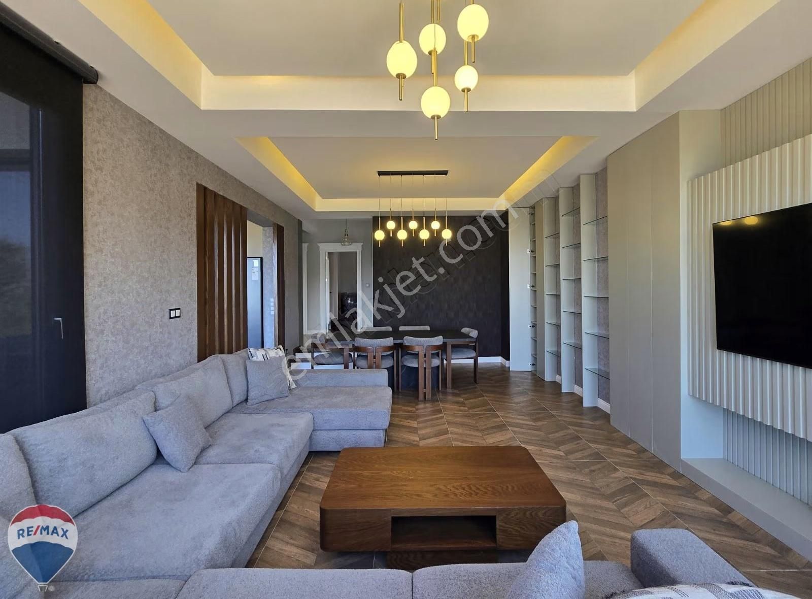 Remax Göl Ve Doğa Manzaralı M. Havuzlu, Bahçeli Lüks Villa - Görsel 3