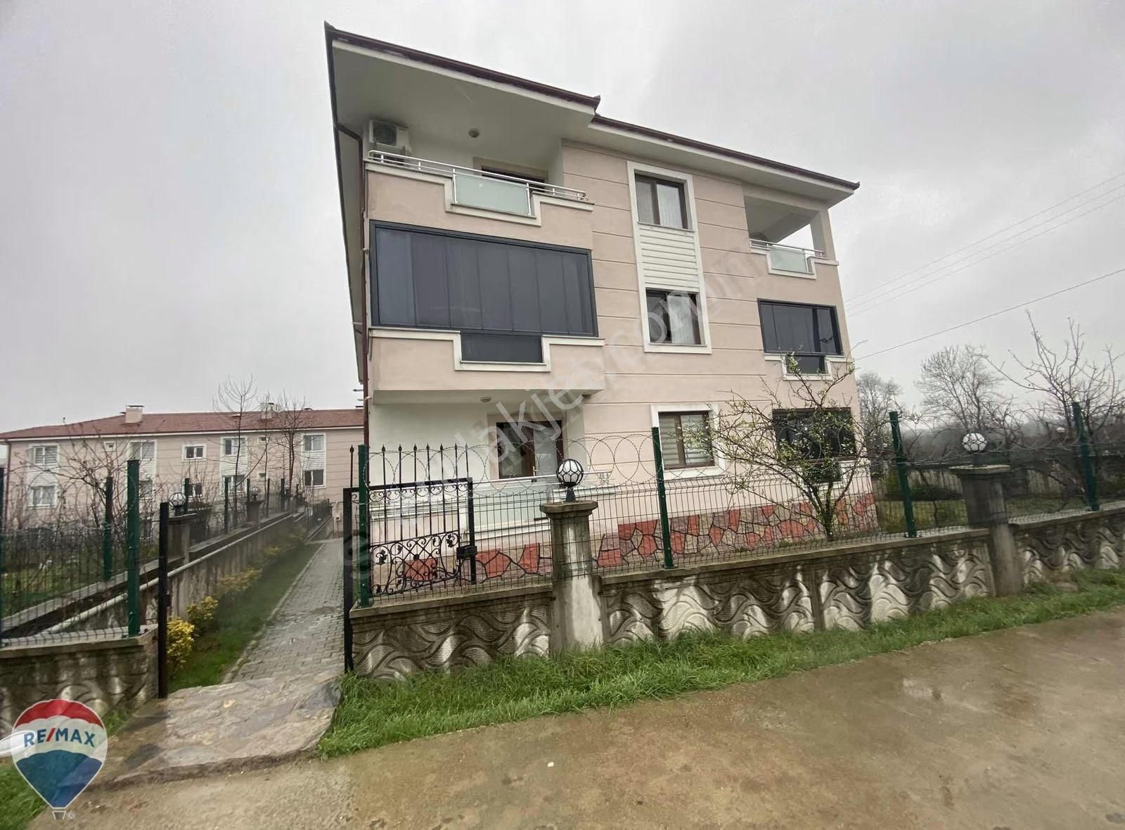Remax Maviden Karapürçek Merkezde Geniş Ve Kullanışlı 3+1 Daire