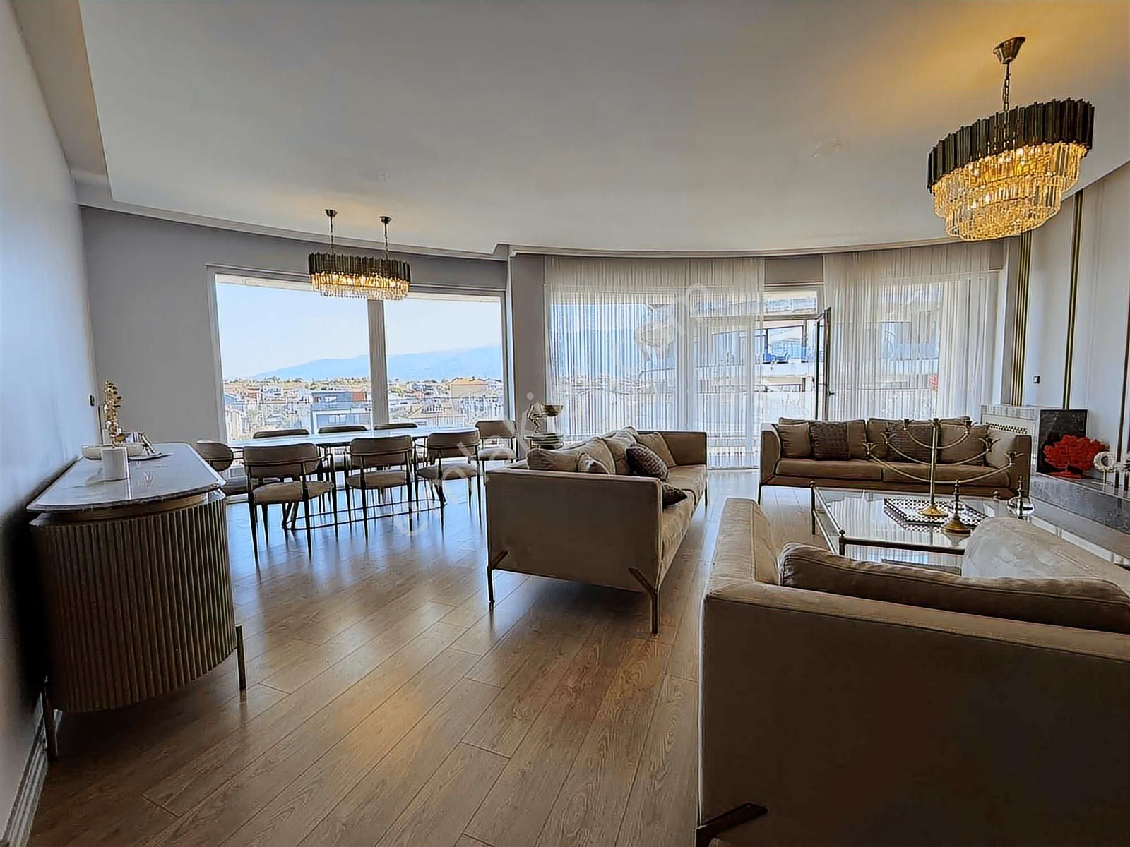 Forum Anatolia'da Geniş 323 M2 3+1 Çatı Dubleks