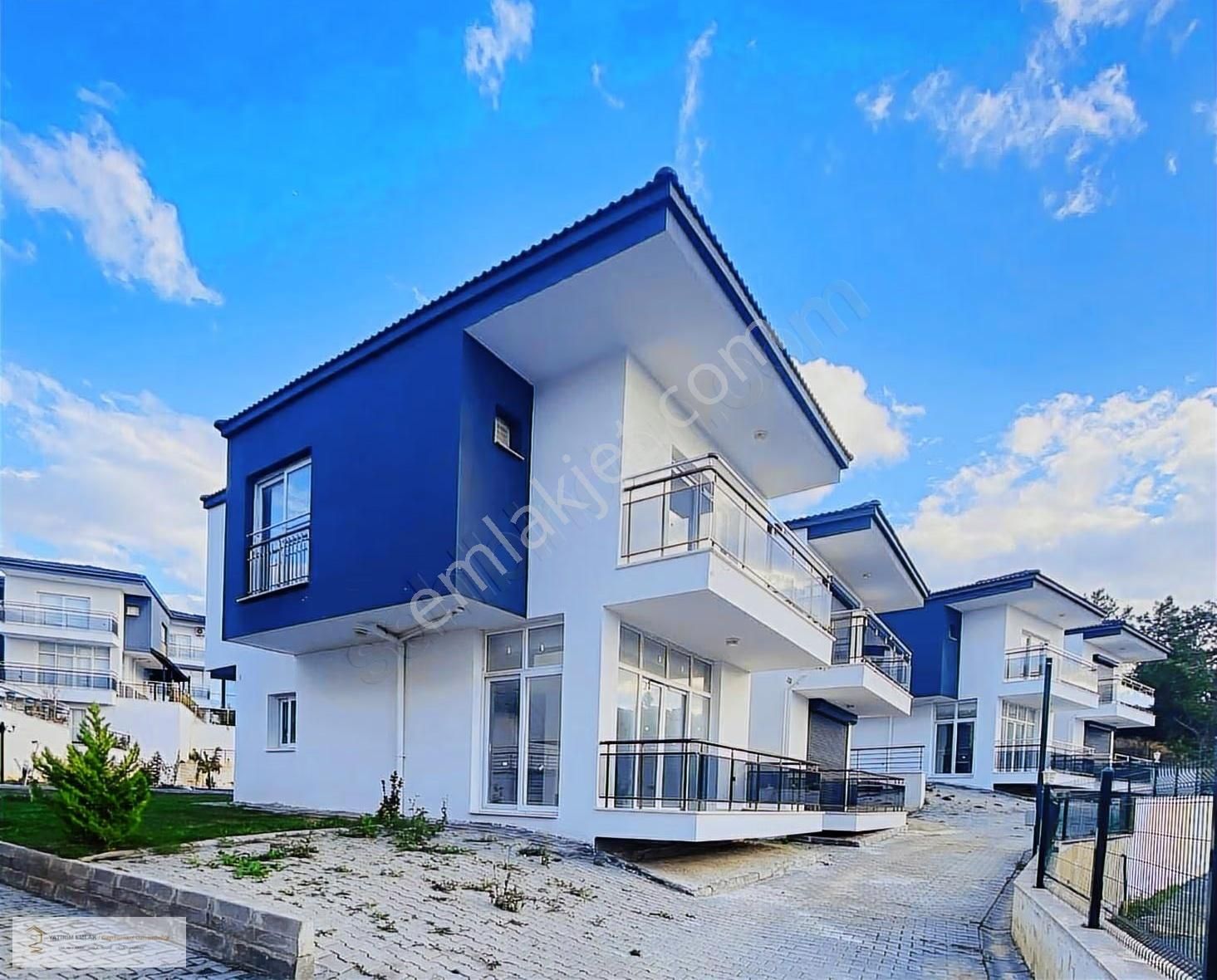 Kuşadası Soğucak'da Satılık Deniz Manzaralı Full Eşyalı Villa - Görsel 12