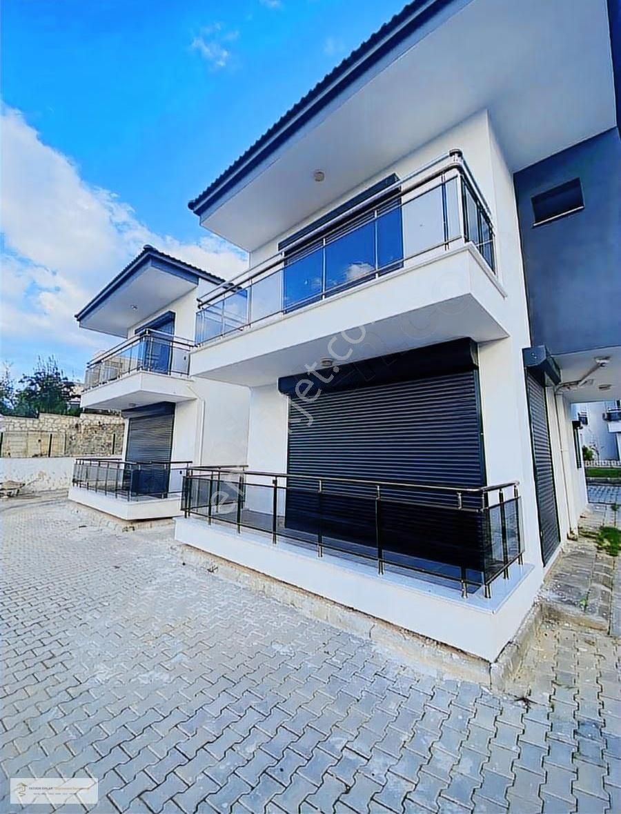 Kuşadası Soğucak'da Satılık Deniz Manzaralı Full Eşyalı Villa - Görsel 29