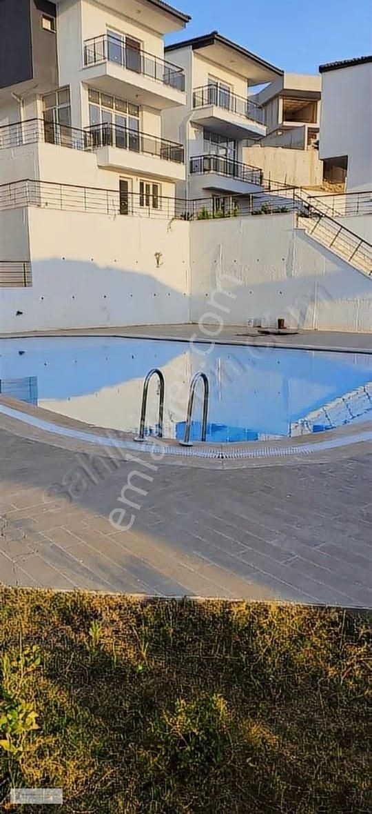 Kuşadası Soğucak'da Satılık Deniz Manzaralı Full Eşyalı Villa - Görsel 33