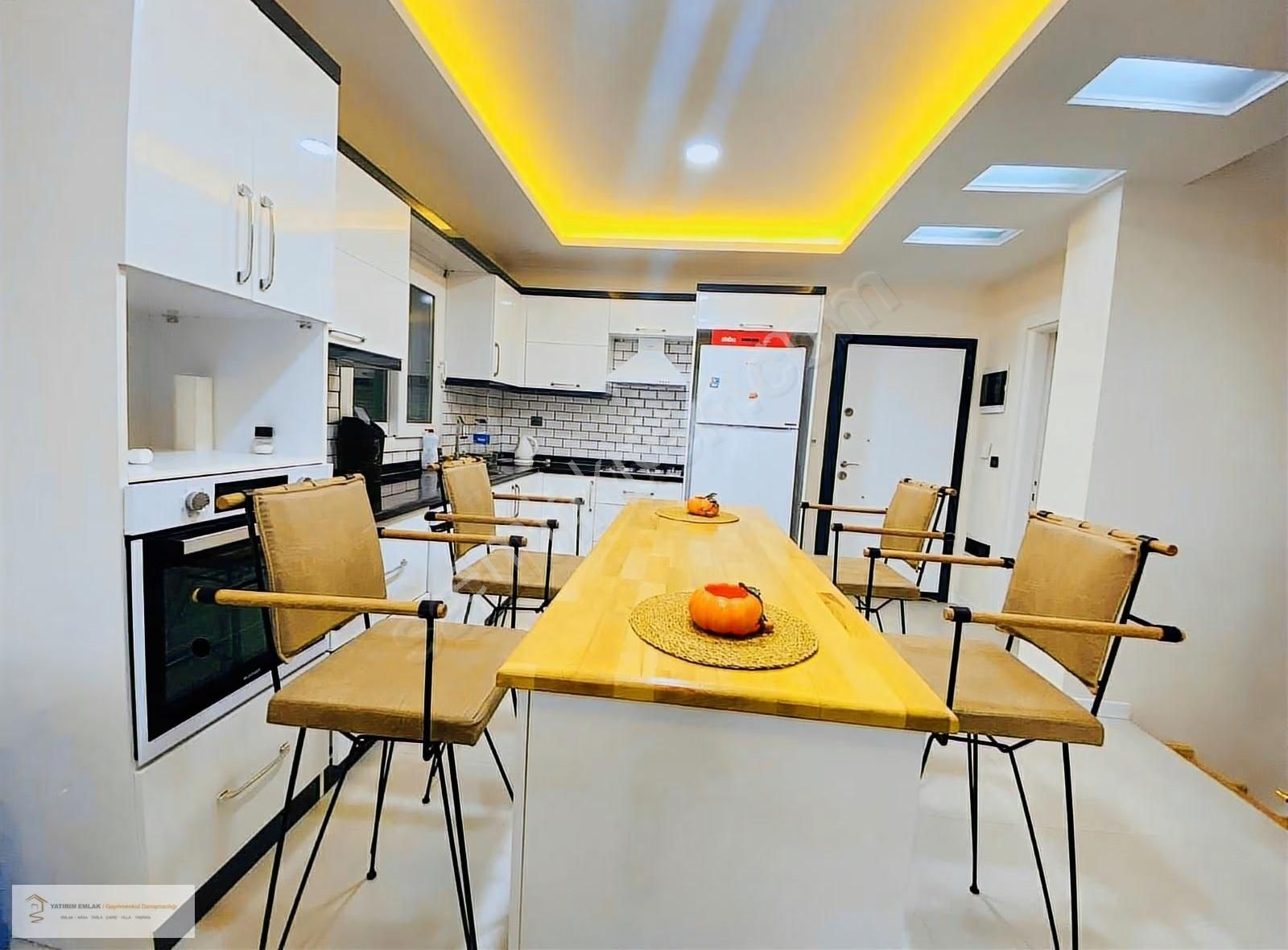 Kuşadası Soğucak'da Satılık Deniz Manzaralı Full Eşyalı Villa