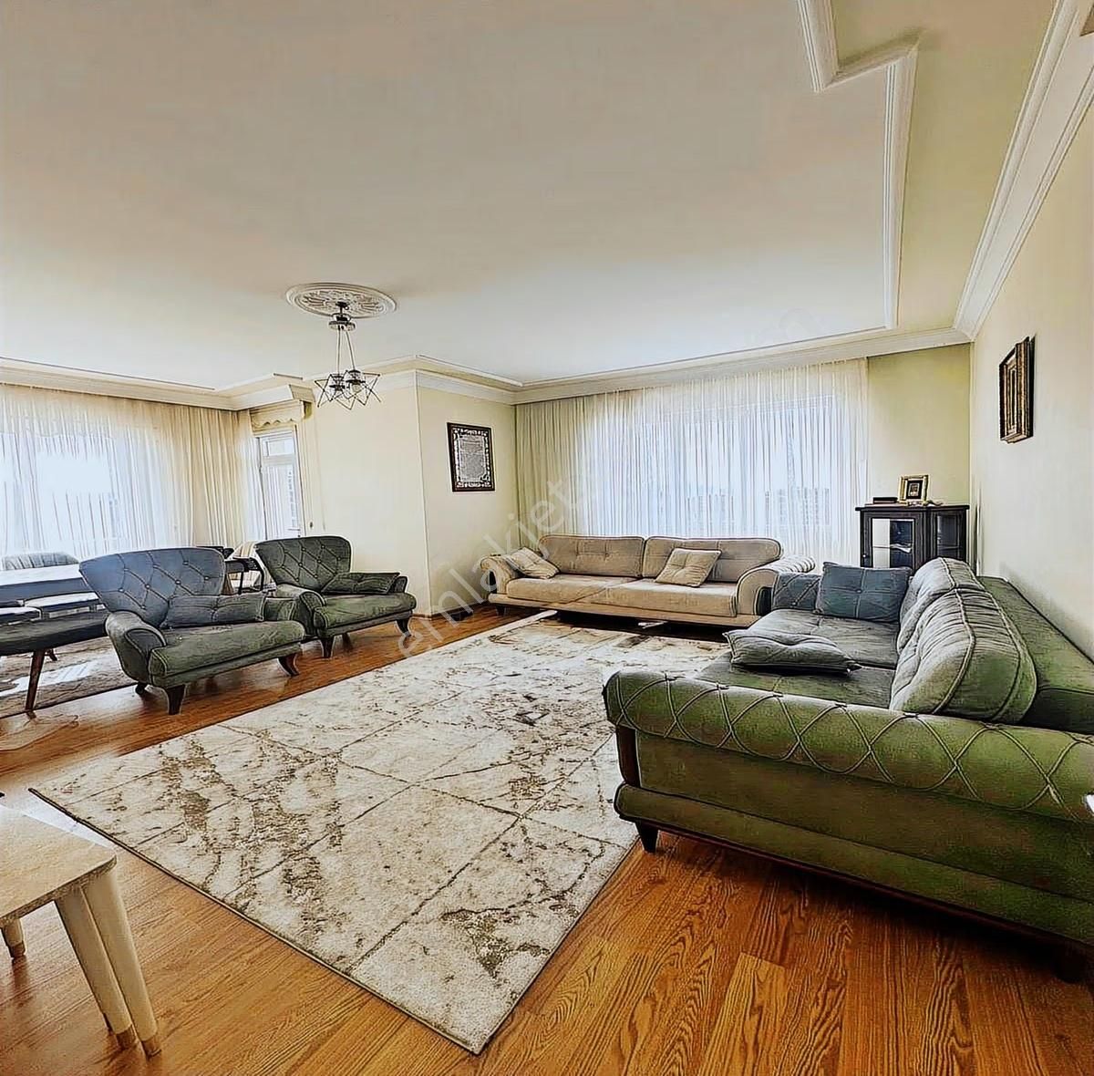 Sultanbeyli'de 3+1, 120m² Satılık Fırsat Dairesi!