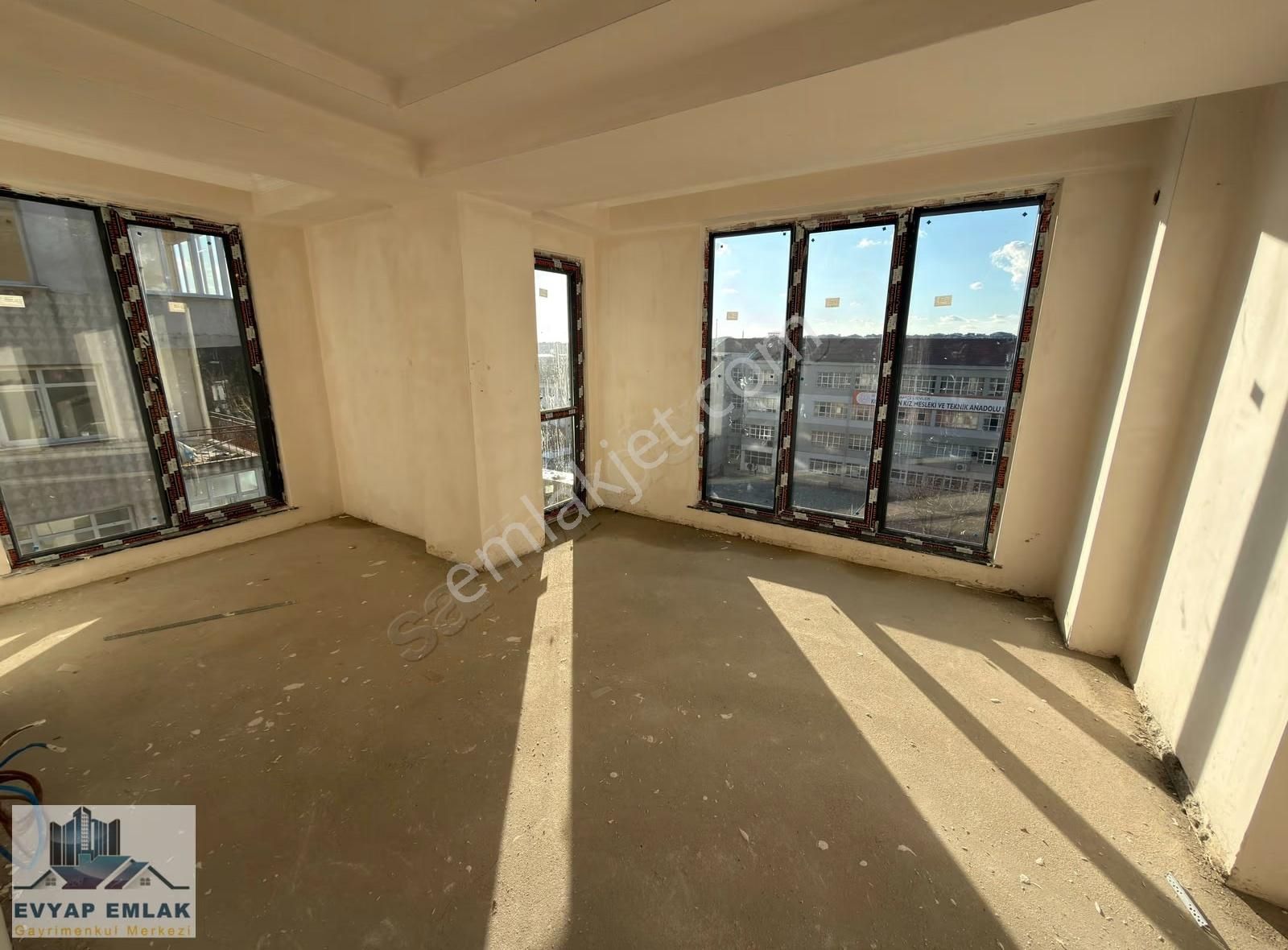 Ev-yap'tan Bahçelievler Mustafa Kemal Paşa Cad. Üzeri Sıfır 3+1