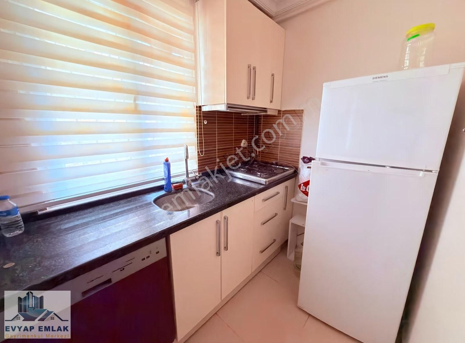 Bahçelievler Yayla Merkez'de Genç Bina 2+1 Boş Temiz Satılık - Görsel 7