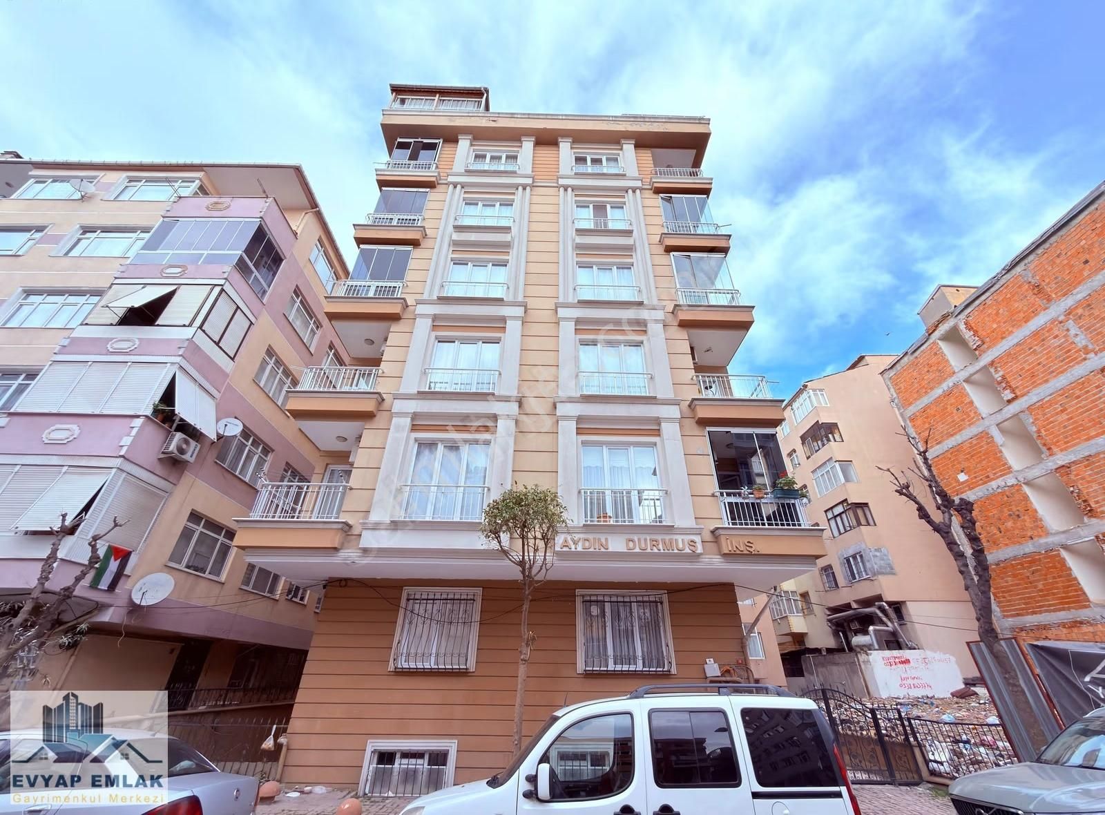 Bahçelievler Yayla Merkez'de Genç Bina 2+1 Boş Temiz Satılık