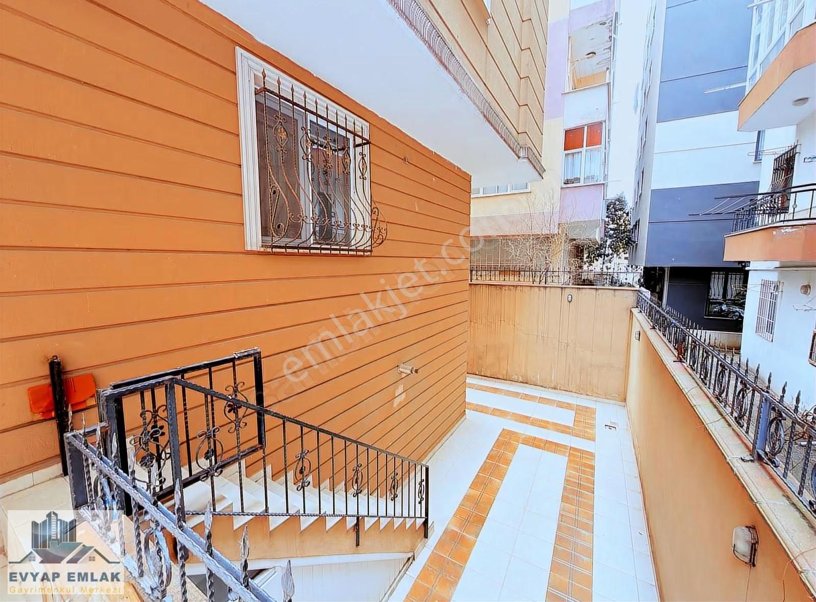 Bahçelievler Yayla Merkez'de Genç Bina 2+1 Boş Temiz Satılık - Görsel 22