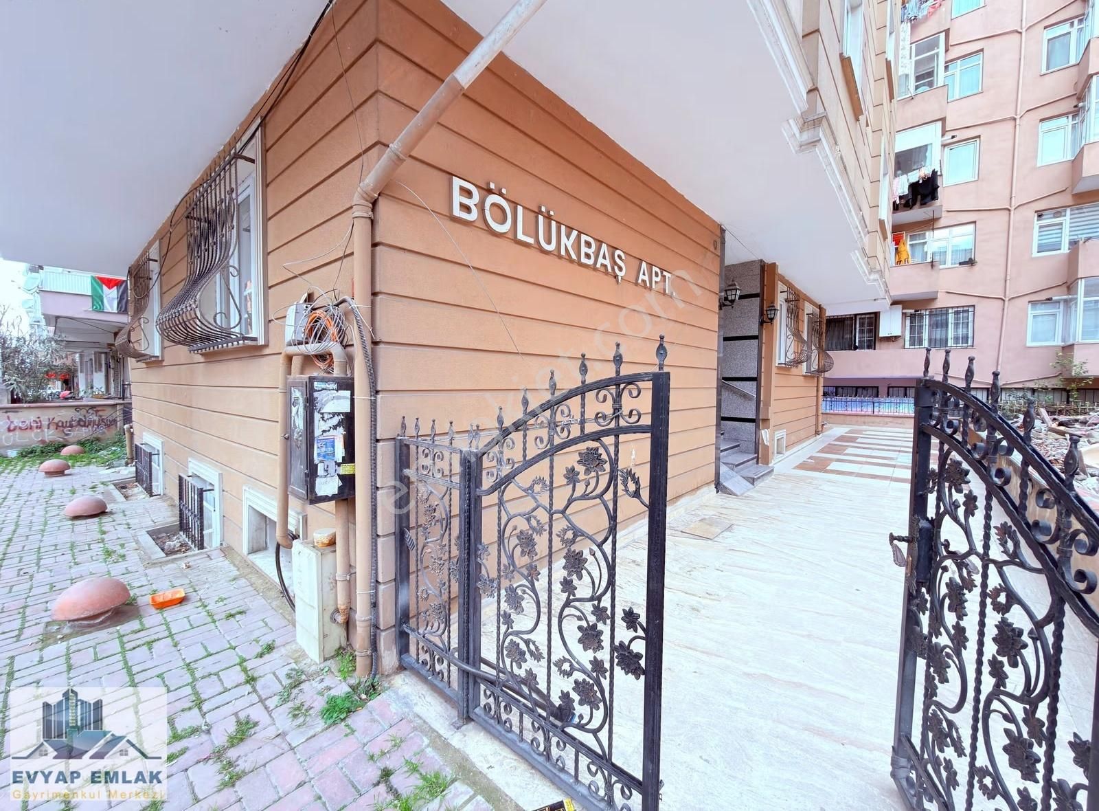 Bahçelievler Yayla Merkez'de Genç Bina 2+1 Boş Temiz Satılık - Görsel 20