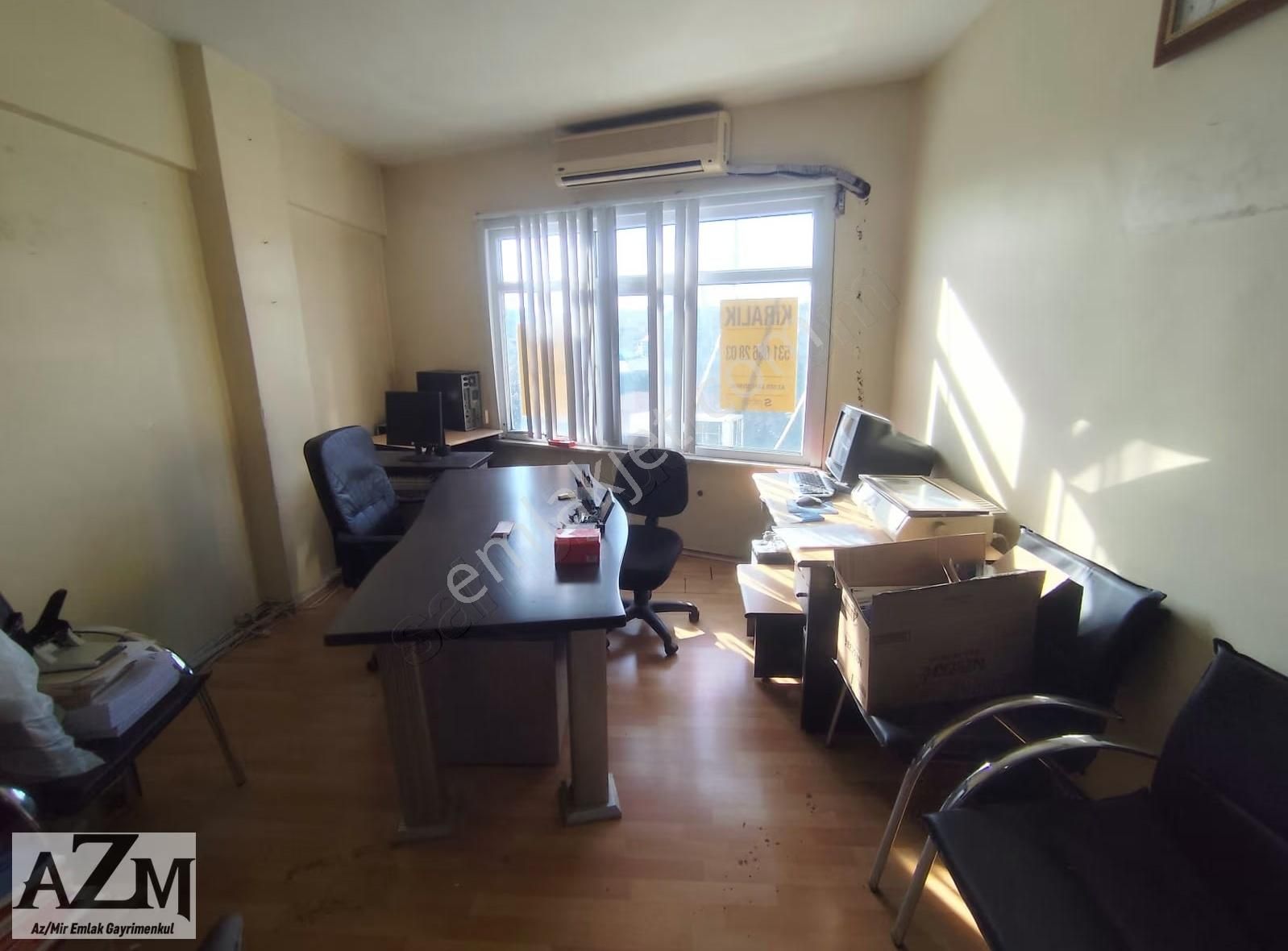 Azmir'den Kiralık 30 M2 Cadde Üstü Asansörlü Ofis For Rent