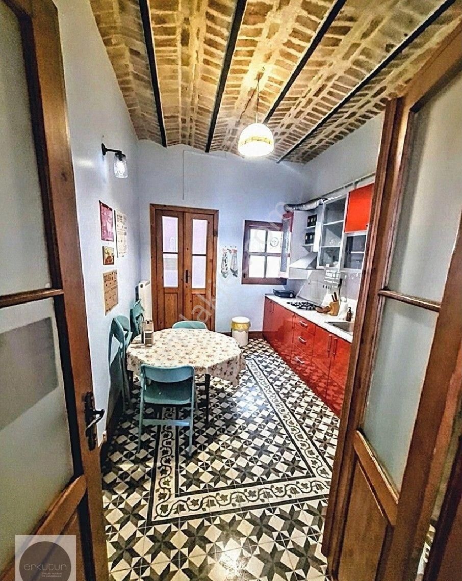 Erkutun'dan, Galata Kulesi Karşısı Serdar-ı Ekrem Sokak'ta Tarihi Asseo Han'da Cumbalı Satılık Konut - Görsel 8