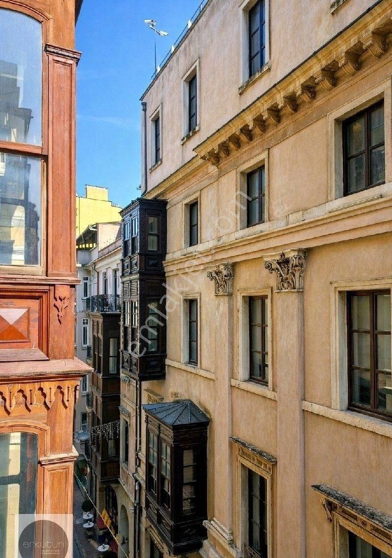 Erkutun'dan, Galata Kulesi Karşısı Serdar-ı Ekrem Sokak'ta Tarihi Asseo Han'da Cumbalı Satılık Konut - Görsel 4