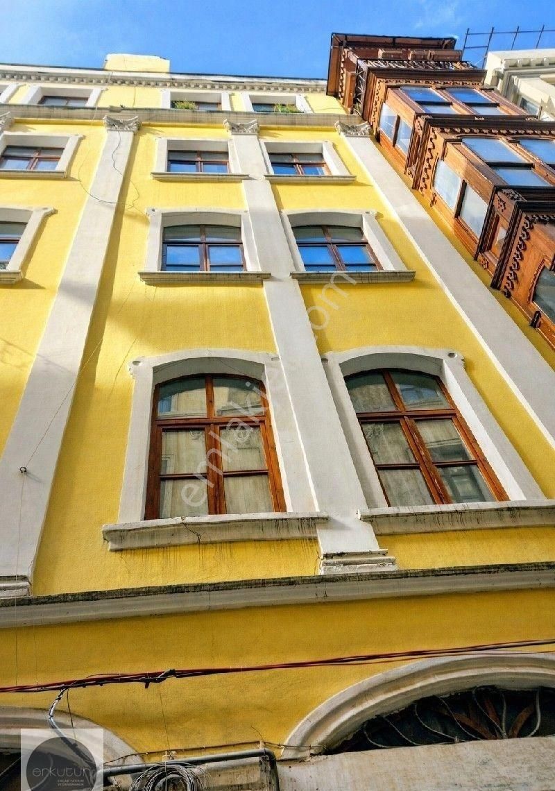 Erkutun'dan, Galata Kulesi Karşısı Serdar-ı Ekrem Sokak'ta Tarihi Asseo Han'da Cumbalı Satılık Konut - Görsel 5